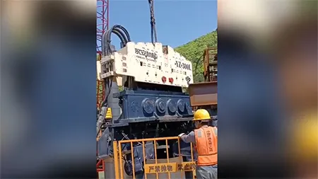 Hydraulic Vibratory Hammer with Eccentric Mass