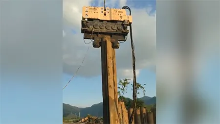 Hydraulic Vibratory Hammer with Eccentric Mass
